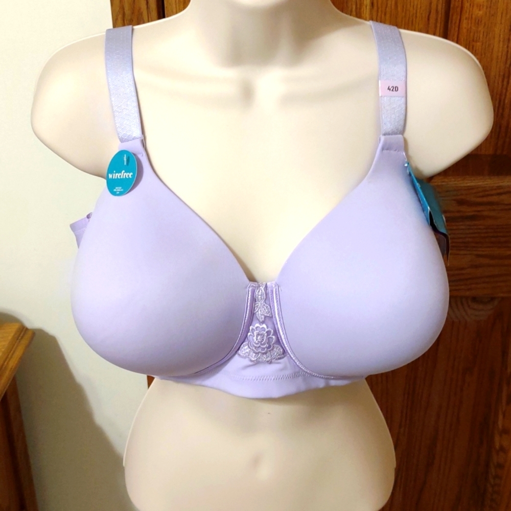 NWT Vanity Fair wireless bra. 42 D.